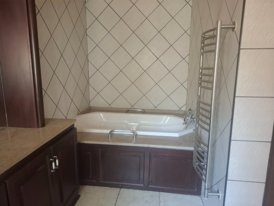 To Let 4 Bedroom Property for Rent in Suidrand Free State
